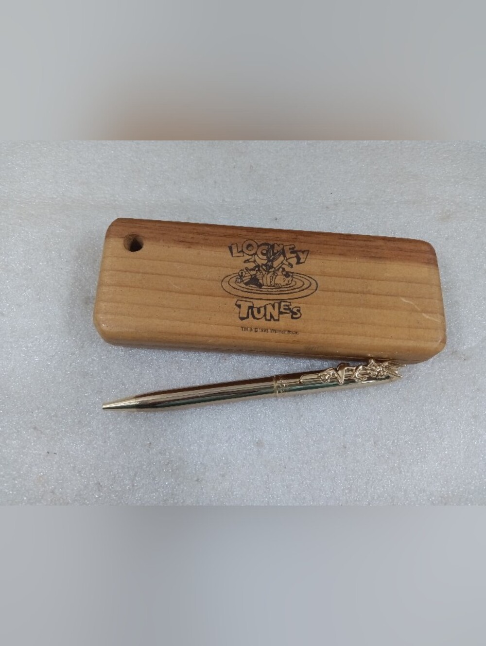 Vintage 1995 Looney Tunes Buggs Bunny Gold Tone Pen Wooden Display Case